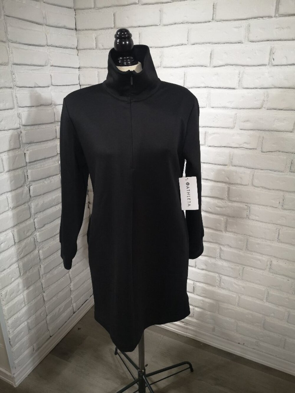 NWT Athleta Ladies Size Medium Black 1/4 Zip Long Sleeves Allure Dress